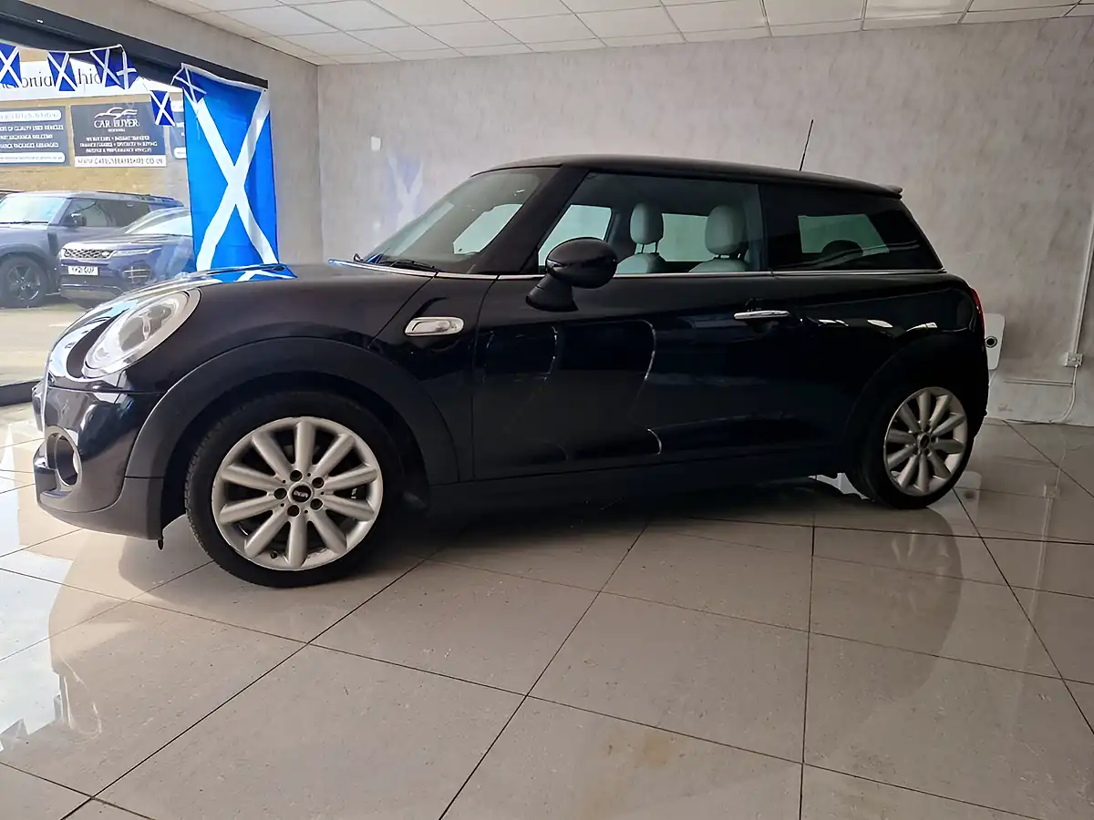 Used 2015 MINI Hatch Cooper Black - Interior and Exterior details 20