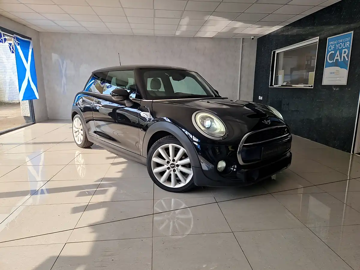 Used 2015 MINI Hatch Cooper Black - Interior and Exterior details 3