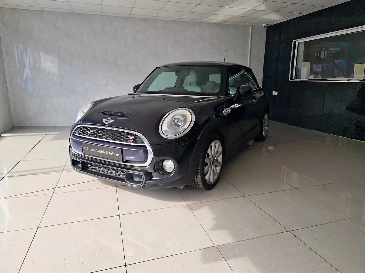 Used 2015 MINI Hatch Cooper Black - Interior and Exterior details 5