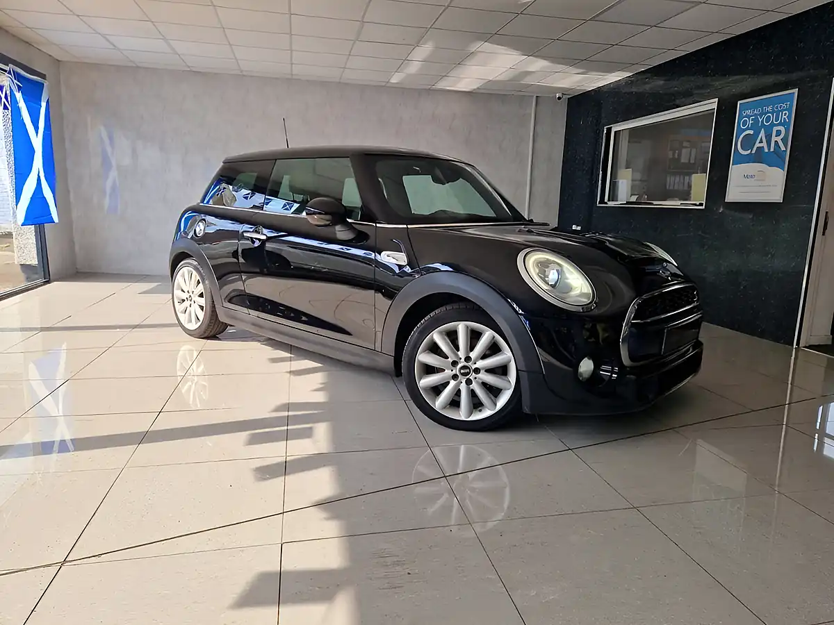 Used 2015 MINI Hatch Cooper Black - Interior and Exterior details 6