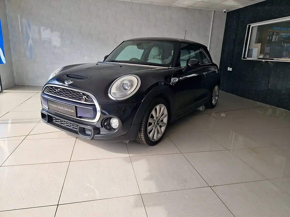 Used 2015 MINI Hatch Cooper Black - Interior and Exterior details 7
