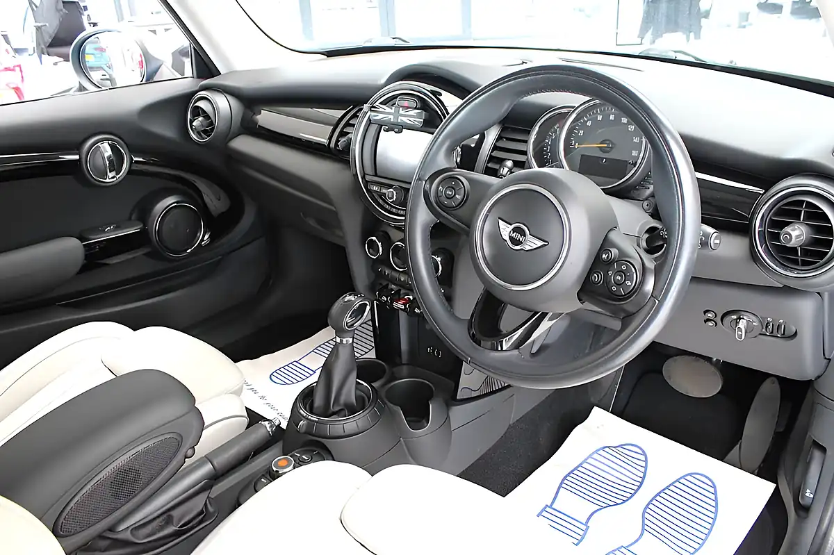 Used 2015 MINI Hatch Cooper Blue - Interior and Exterior details 13