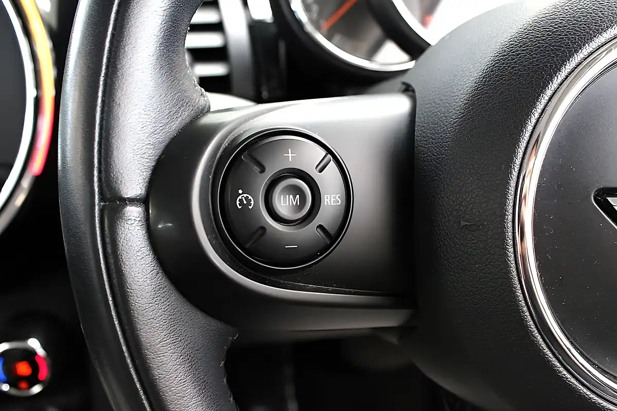 Used 2015 MINI Hatch Cooper Blue - Interior and Exterior details 16