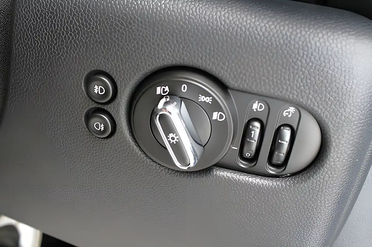 Used 2015 MINI Hatch Cooper Blue - Interior and Exterior details 17