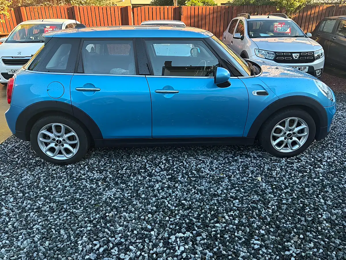 Used 2015 MINI Hatch Cooper Blue - Interior and Exterior details 10