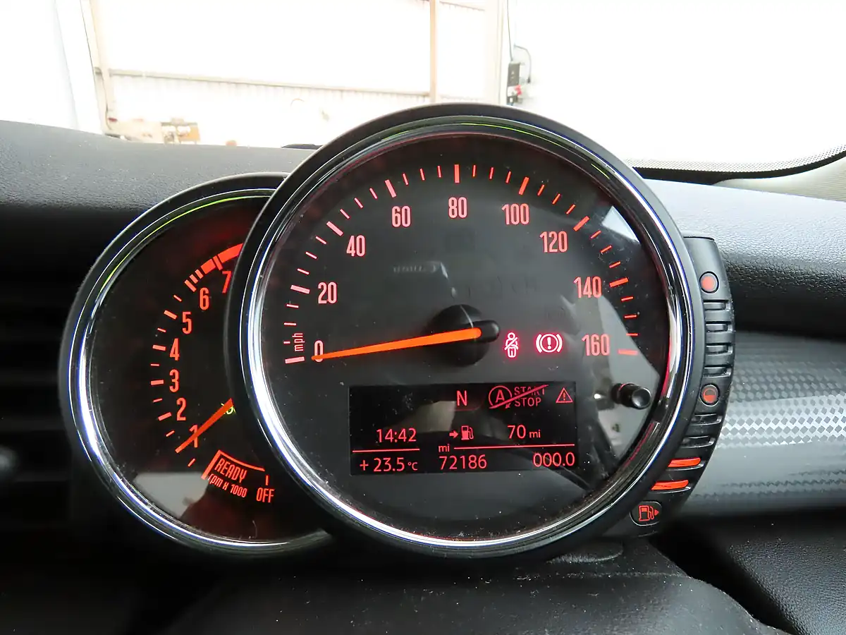 Used 2015 MINI Hatch Cooper Brown - Interior and Exterior details 7