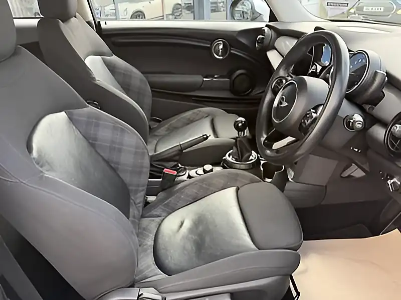 Used 2015 MINI Hatch Cooper (chili Ii Pack) British Racing Green Metallic - Interior and Exterior details 10