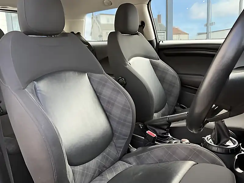 Used 2015 MINI Hatch Cooper (chili Ii Pack) British Racing Green Metallic - Interior and Exterior details 11