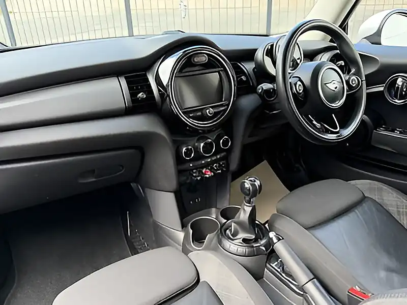 Used 2015 MINI Hatch Cooper (chili Ii Pack) British Racing Green Metallic - Interior and Exterior details 16