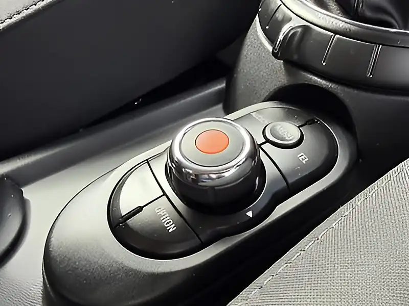 Used 2015 MINI Hatch Cooper (chili Ii Pack) British Racing Green Metallic - Interior and Exterior details 18