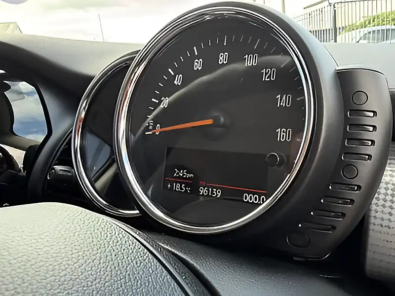 Used 2015 MINI Hatch Cooper (chili Ii Pack) British Racing Green Metallic - Interior and Exterior details 19