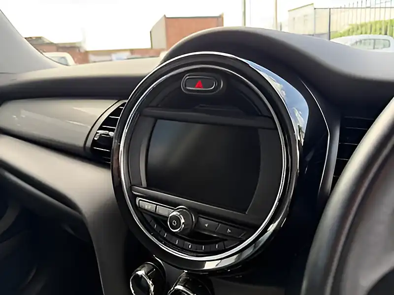 Used 2015 MINI Hatch Cooper (chili Ii Pack) British Racing Green Metallic - Interior and Exterior details 20