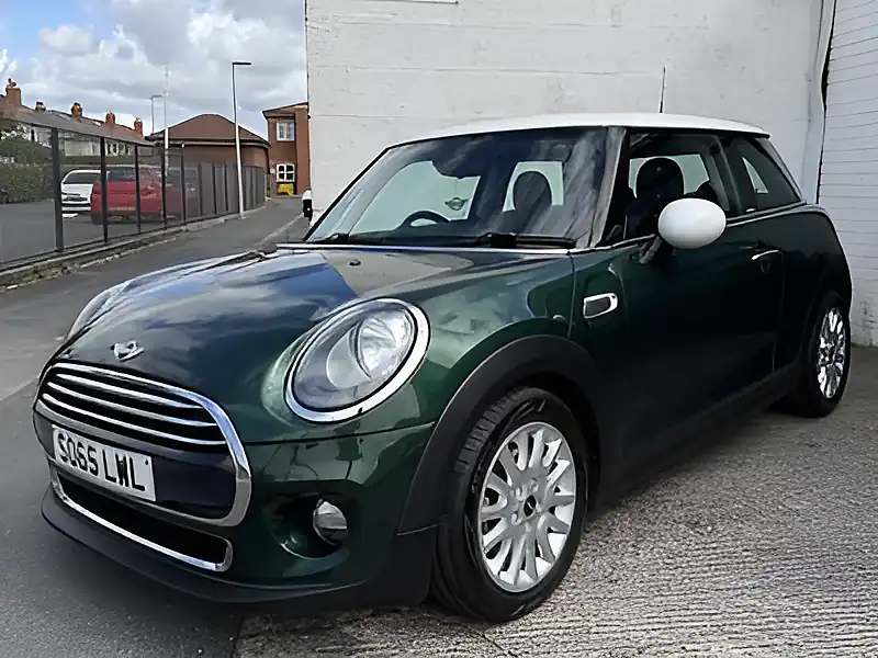 Used 2015 MINI Hatch Cooper (chili Ii Pack) British Racing Green Metallic - Interior and Exterior details 4