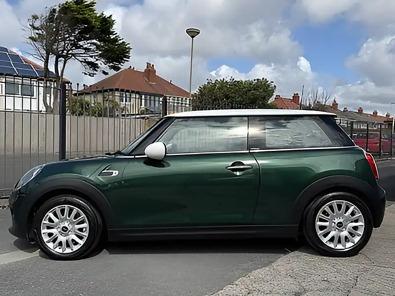 Used 2015 MINI Hatch Cooper (chili Ii Pack) British Racing Green Metallic - Interior and Exterior details 5