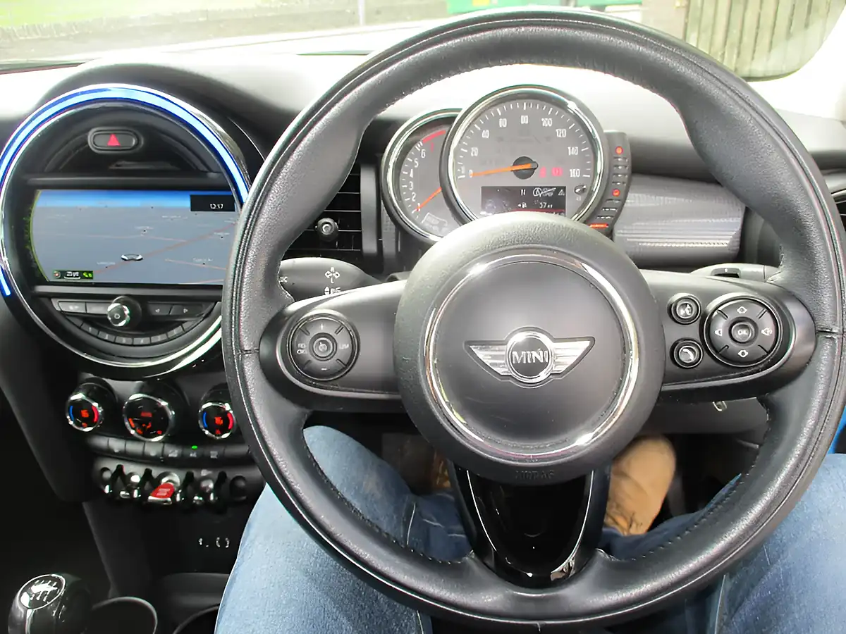 Used 2015 MINI Hatch Cooper Electric Blue - Interior and Exterior details 18