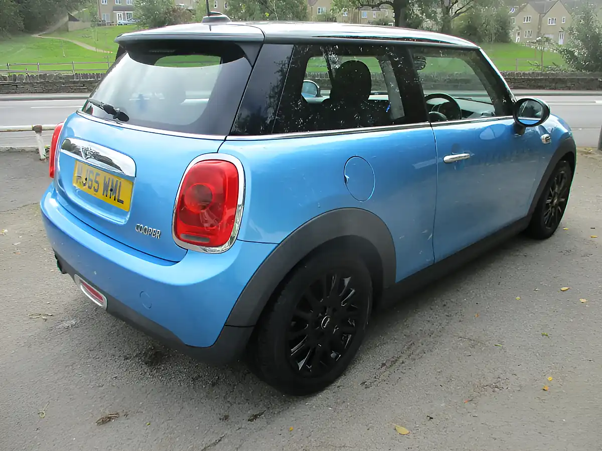 Used 2015 MINI Hatch Cooper Electric Blue - Interior and Exterior details 5