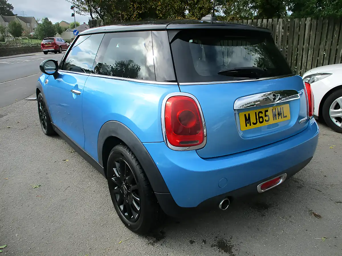 Used 2015 MINI Hatch Cooper Electric Blue - Interior and Exterior details 7