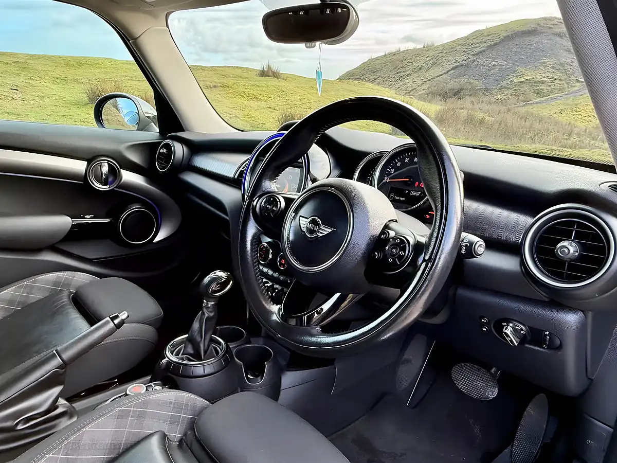 Used 2015 MINI Hatch Cooper Grey - Interior and Exterior details 2