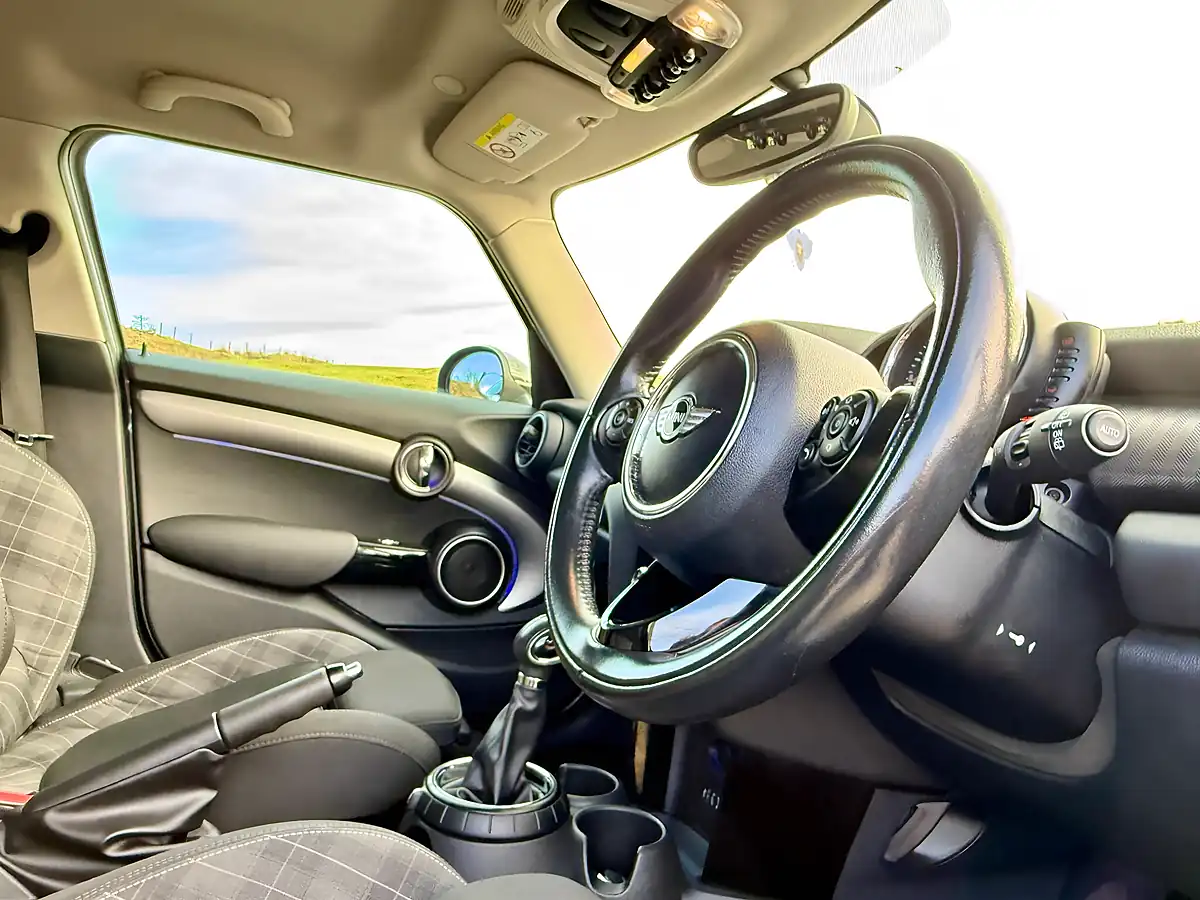 Used 2015 MINI Hatch Cooper Grey - Interior and Exterior details 9