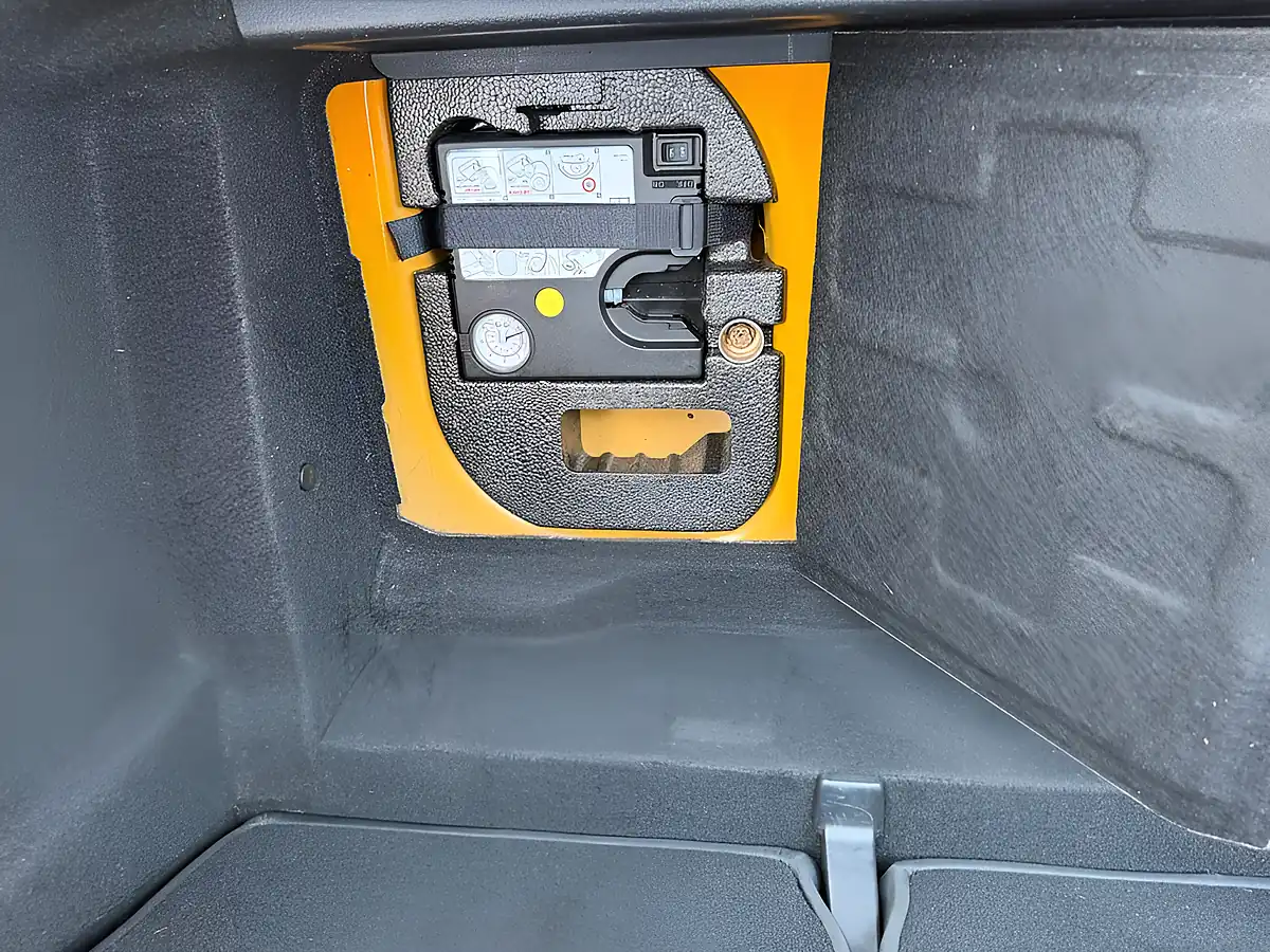 Used 2015 MINI Hatch Cooper Orange - Interior and Exterior details 15
