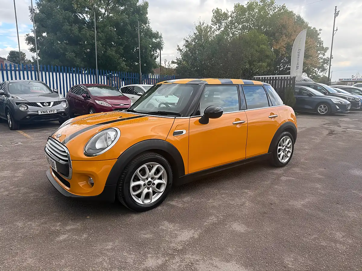 Used 2015 MINI Hatch Cooper Orange - Interior and Exterior details 3