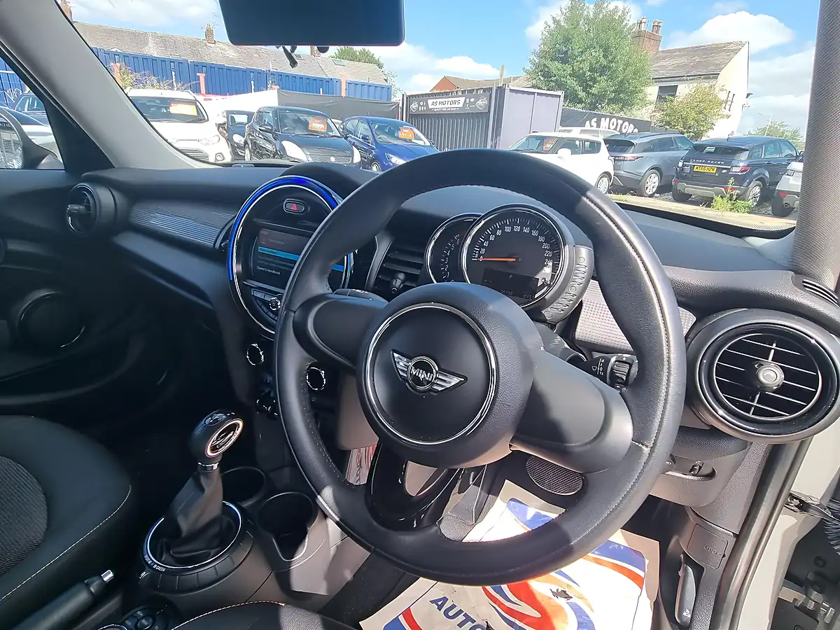 Used 2015 MINI Hatch Cooper Other - Interior and Exterior details 4