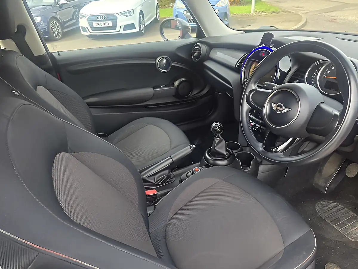 Used 2015 MINI Hatch Cooper Red - Interior and Exterior details 12