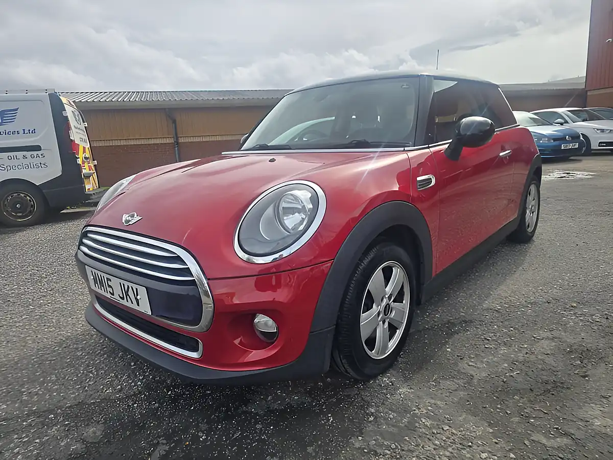 Used 2015 MINI Hatch Cooper Red - Interior and Exterior details 3