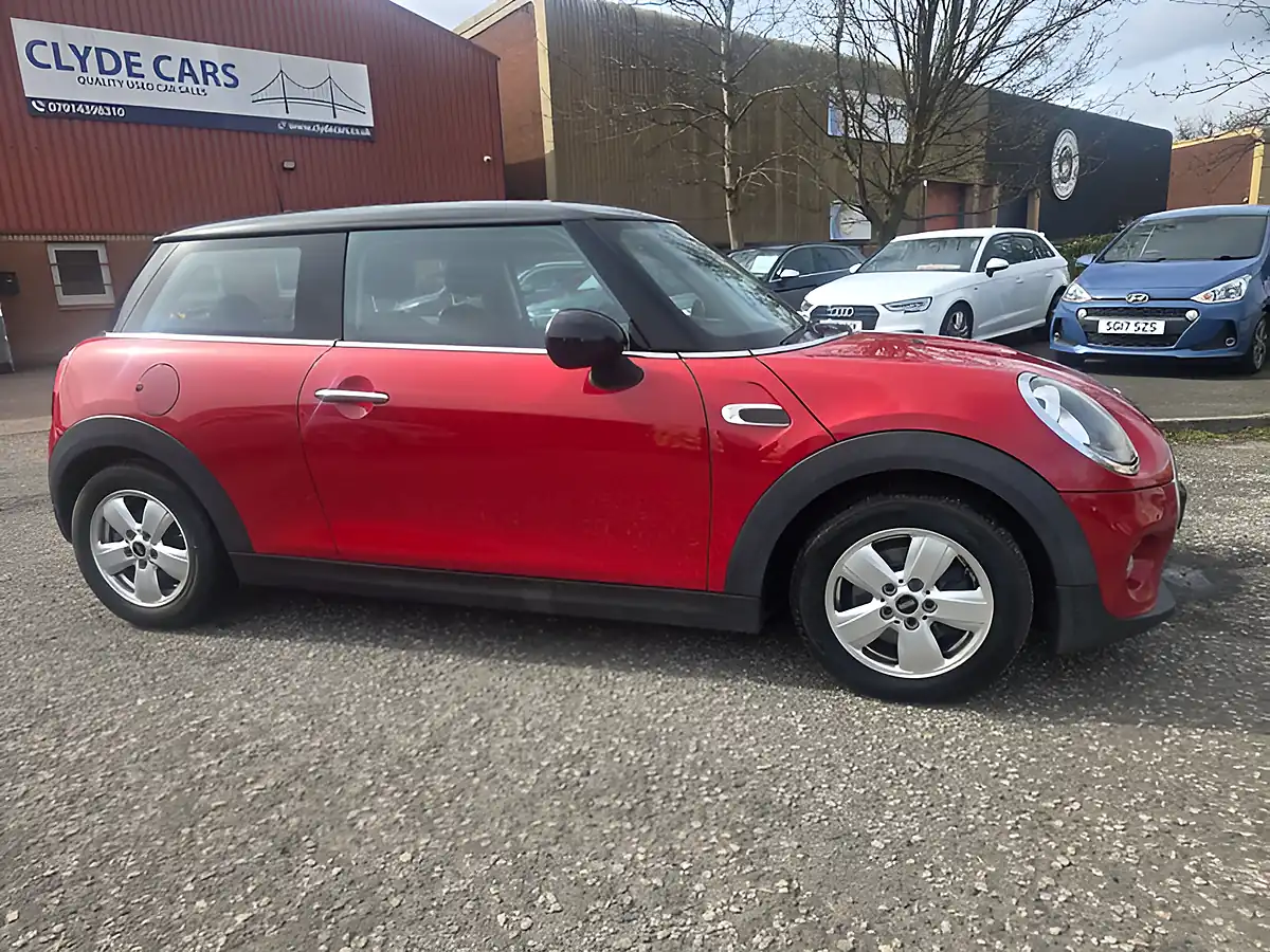 Used 2015 MINI Hatch Cooper Red - Interior and Exterior details 4