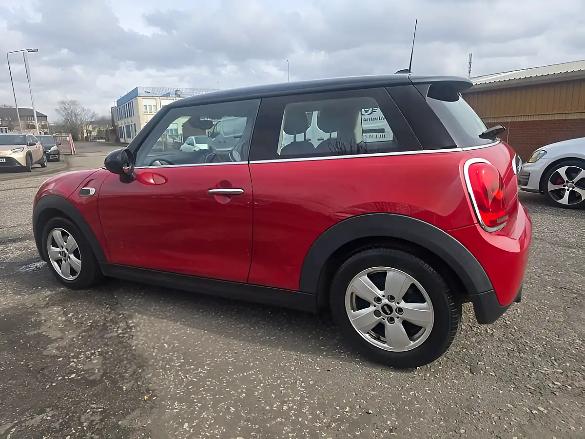 Used 2015 MINI Hatch Cooper Red - Interior and Exterior details 7