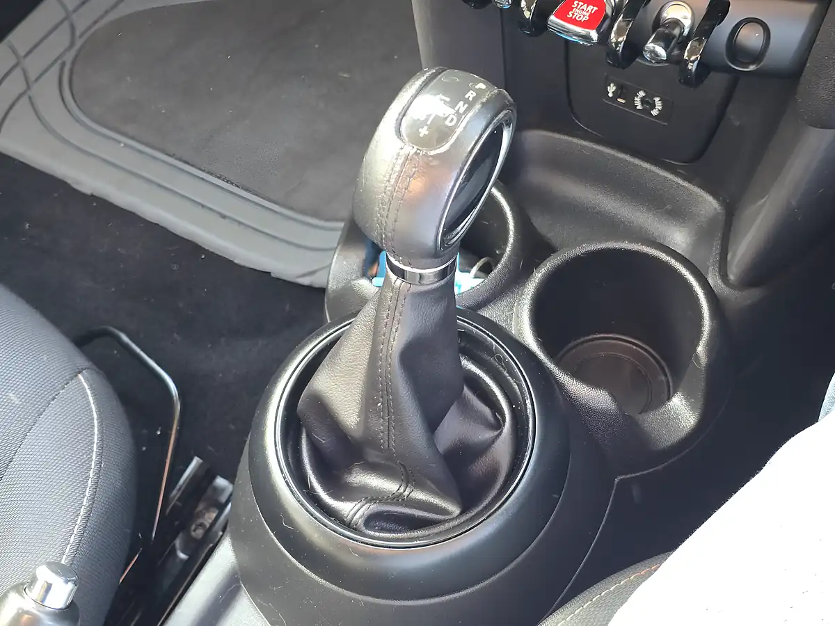 Used 2015 MINI Hatch Cooper Red - Interior and Exterior details 12
