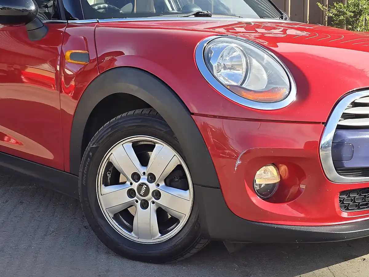 Used 2015 MINI Hatch Cooper Red - Interior and Exterior details 2