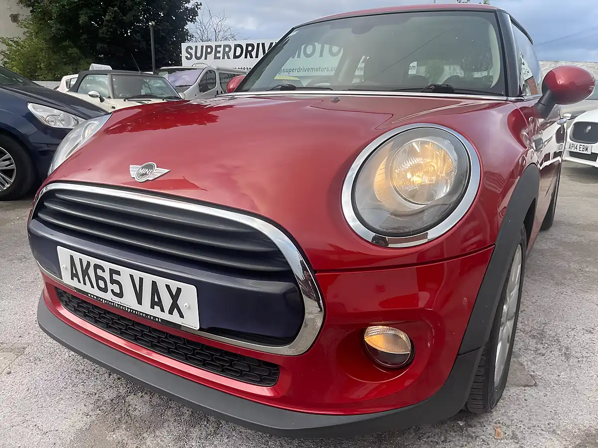 Used 2015 MINI Hatch Cooper Red - Interior and Exterior details 18