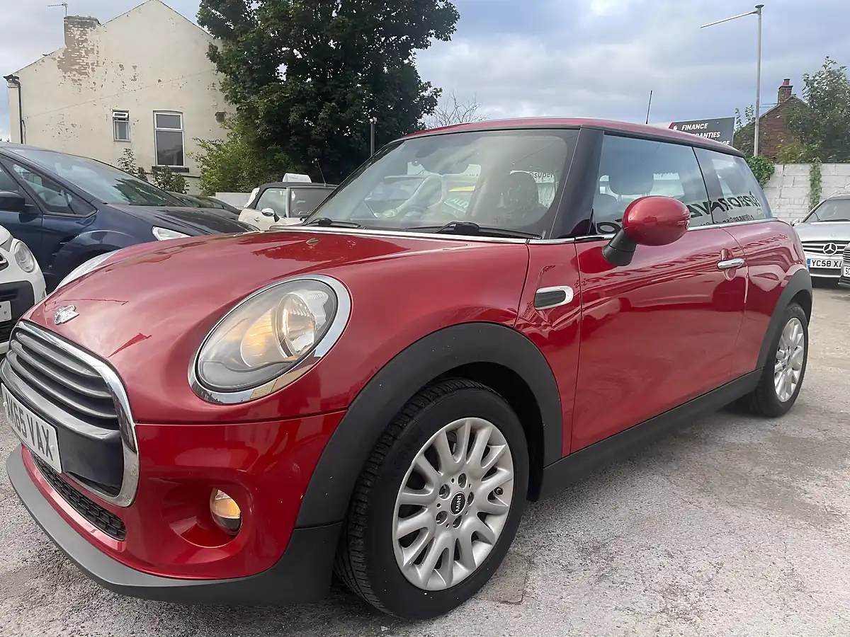 Used 2015 MINI Hatch Cooper Red - Interior and Exterior details 3