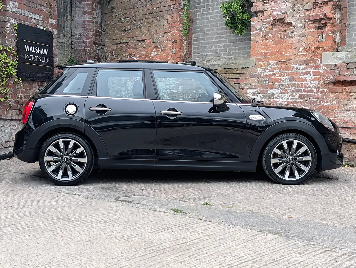 Used 2015 MINI Hatch Cooper S Black - Interior and Exterior details 4
