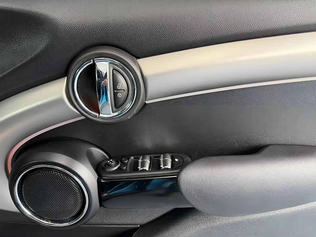 Used 2015 MINI Hatch Cooper S Blue - Interior and Exterior details 11