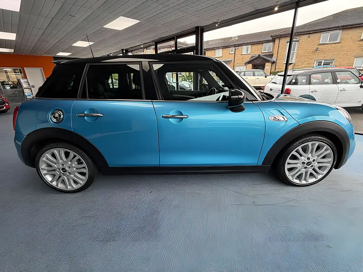 Used 2015 MINI Hatch Cooper S Blue - Interior and Exterior details 2