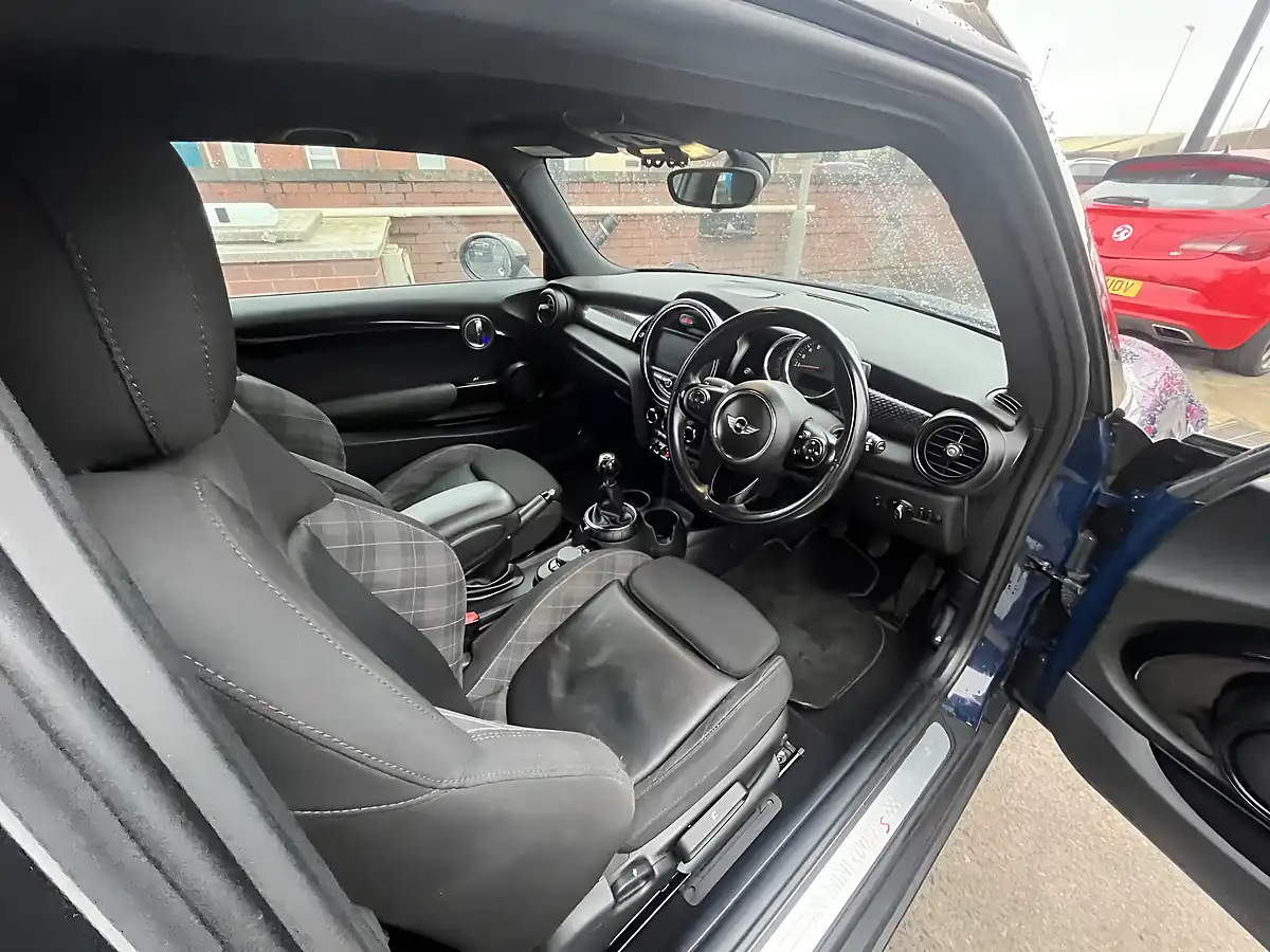 Used 2015 MINI Hatch Cooper S Lapis Luxury Blue - Interior and Exterior details 8