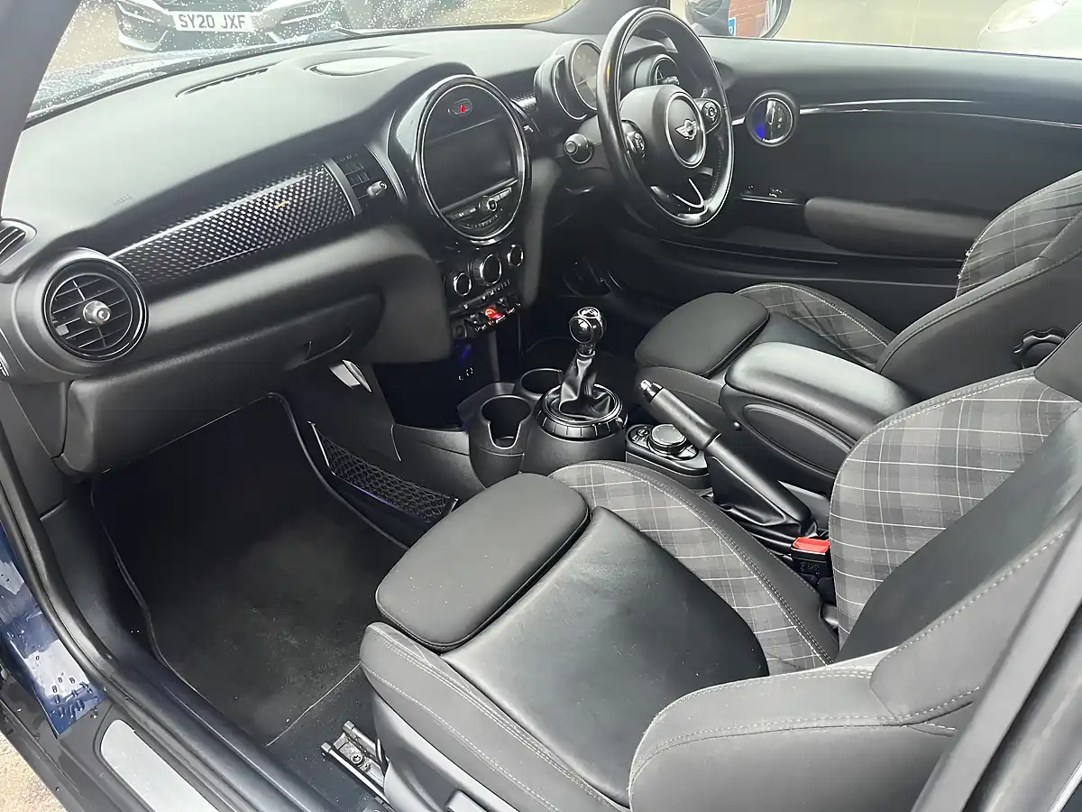 Used 2015 MINI Hatch Cooper S Lapis Luxury Blue - Interior and Exterior details 9