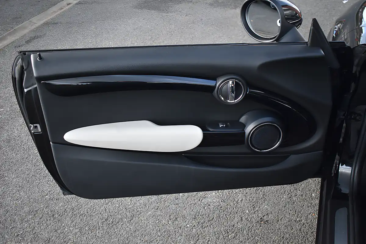 Used 2015 MINI Hatch Cooper S Midnight Black - Interior and Exterior details 13