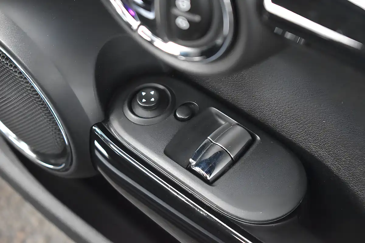Used 2015 MINI Hatch Cooper S Midnight Black - Interior and Exterior details 14