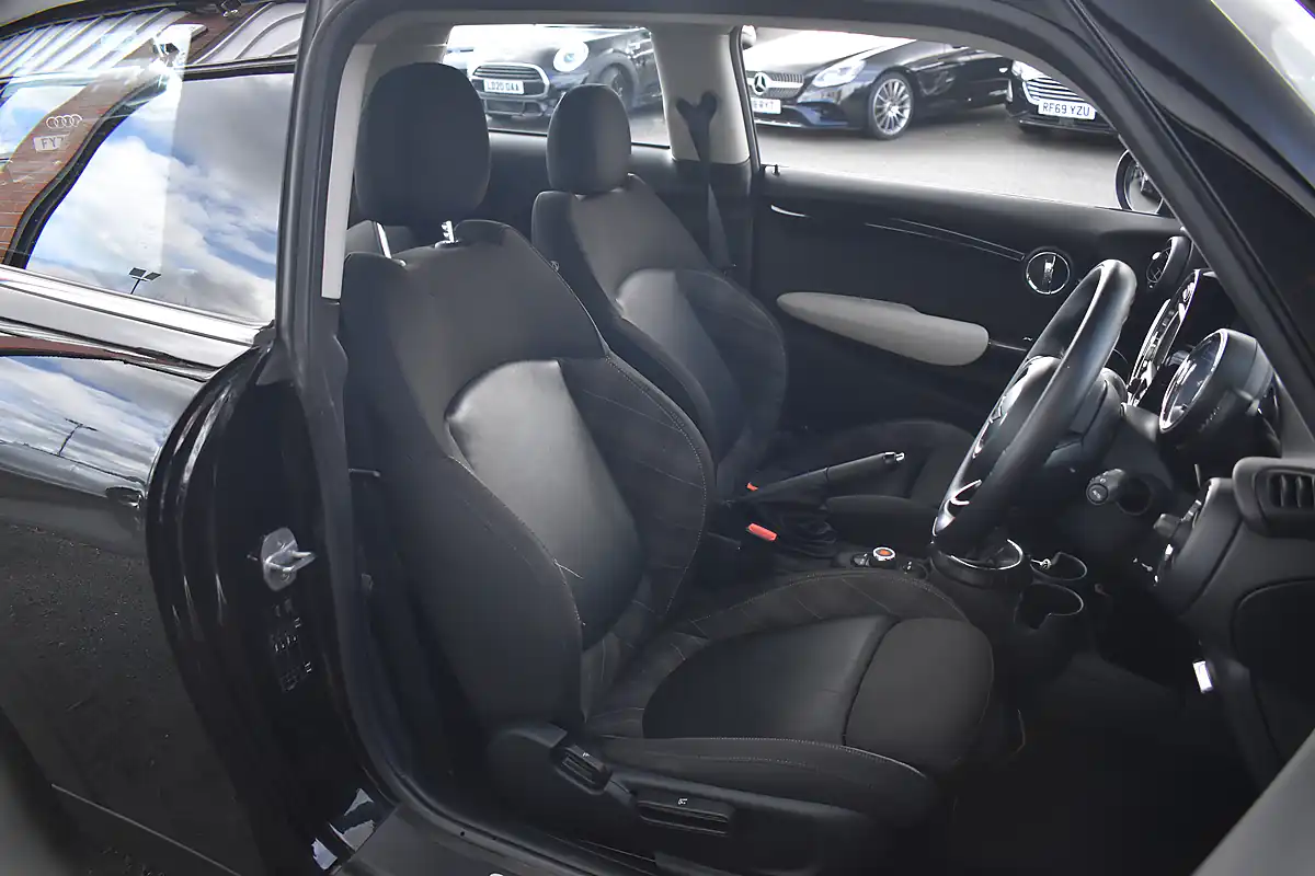 Used 2015 MINI Hatch Cooper S Midnight Black - Interior and Exterior details 7