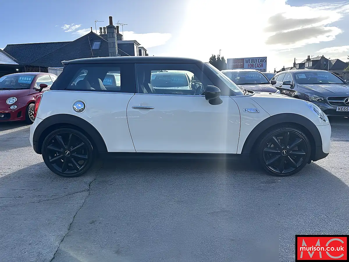 Used 2015 MINI Hatch Cooper S Pepper White - Interior and Exterior details 3