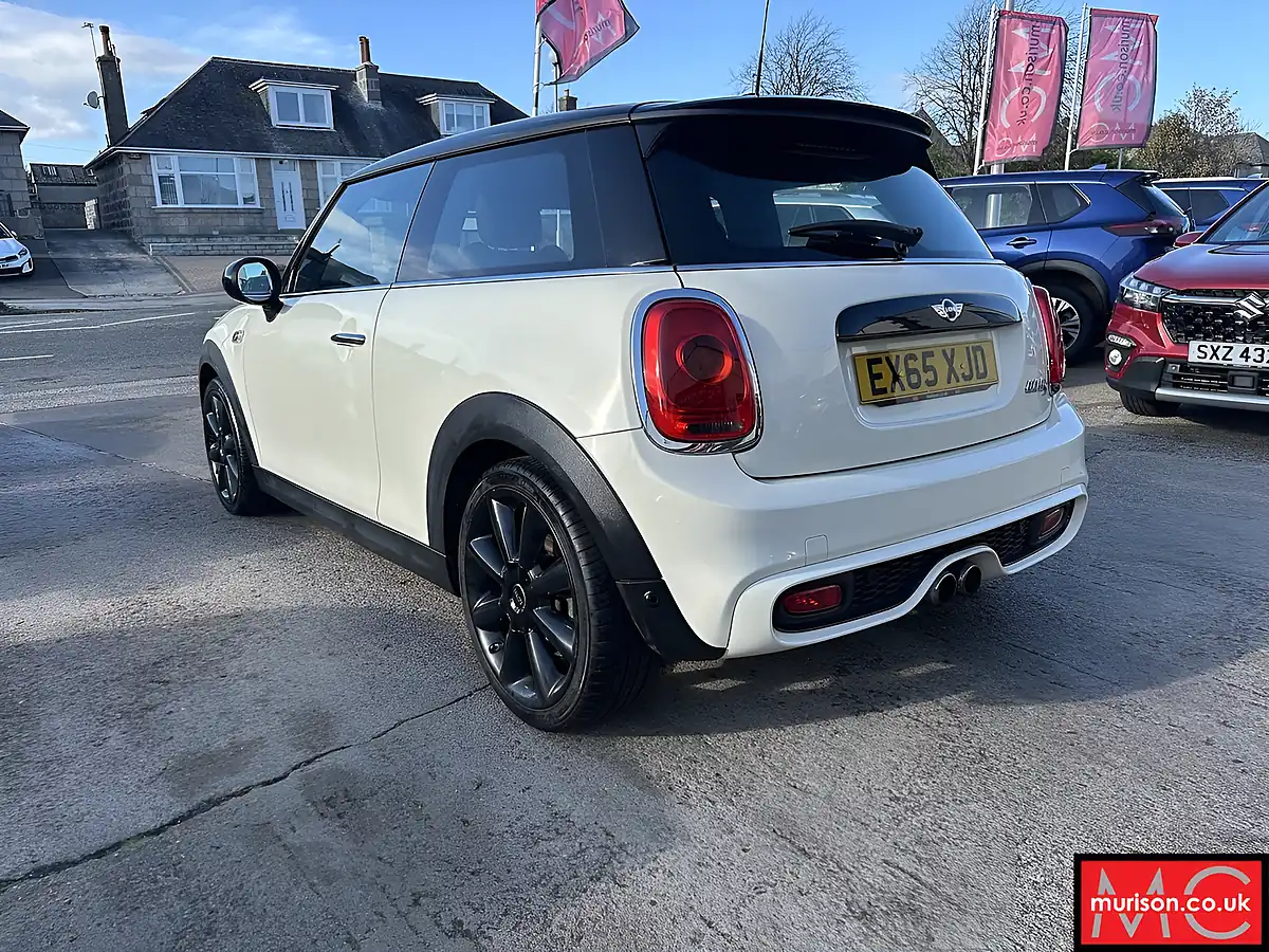Used 2015 MINI Hatch Cooper S Pepper White - Interior and Exterior details 7
