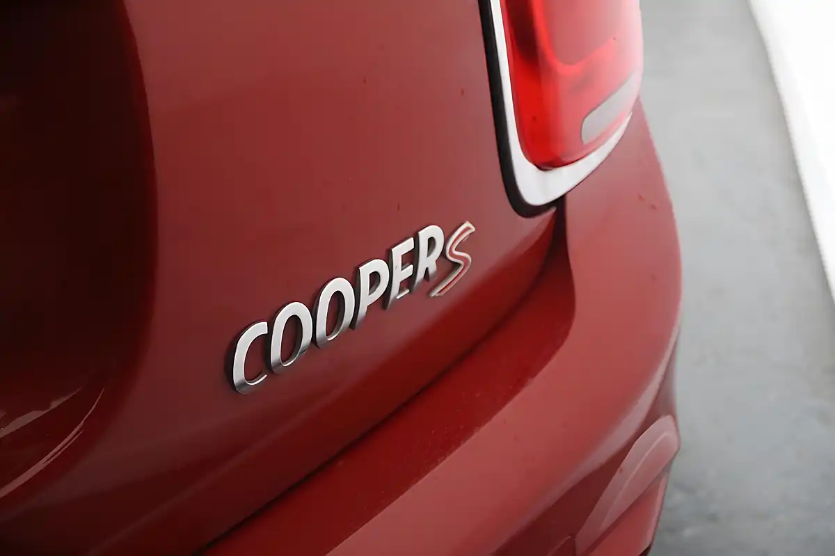 Used 2015 MINI Hatch Cooper S Red - Interior and Exterior details 11