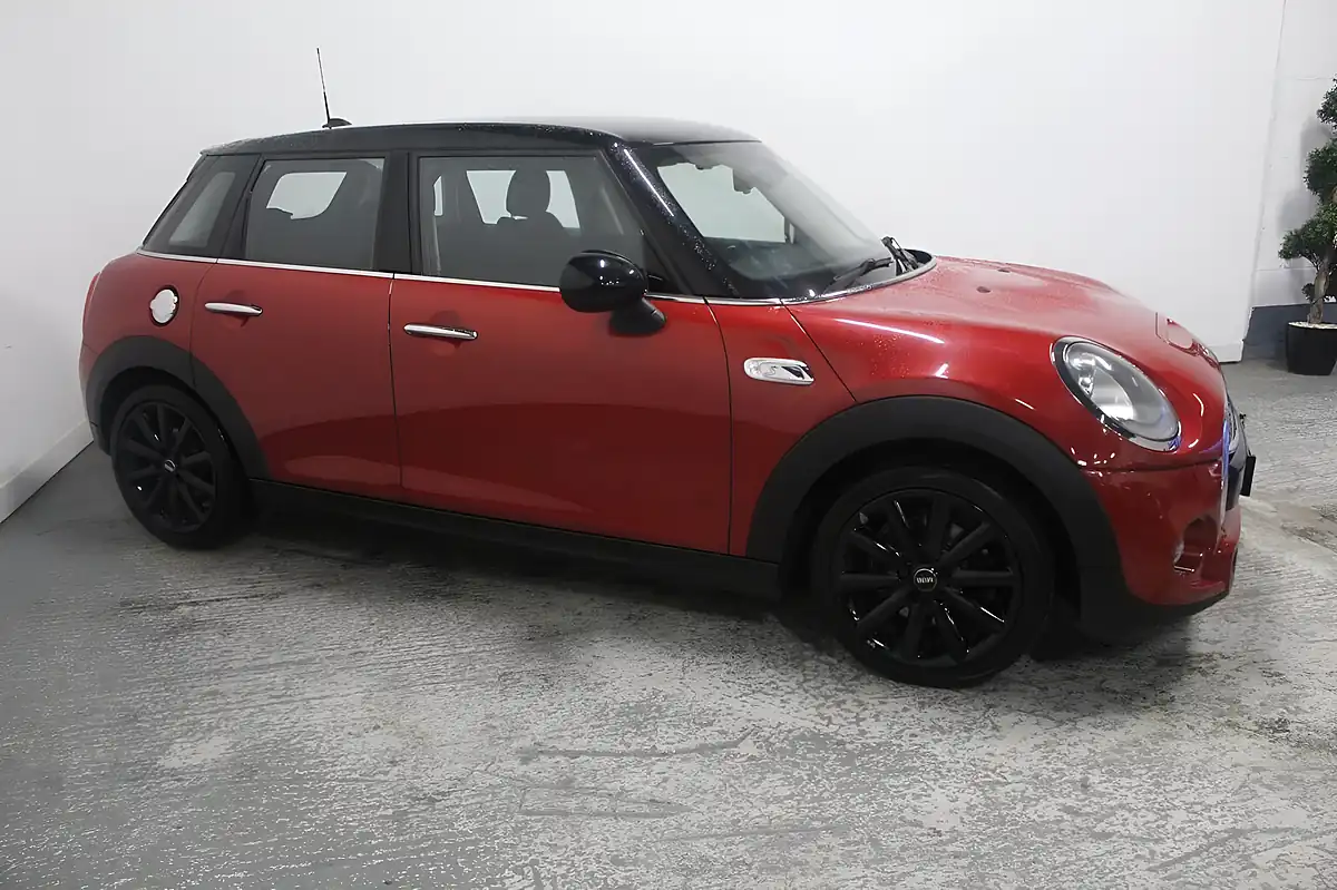 Used 2015 MINI Hatch Cooper S Red - Interior and Exterior details 3