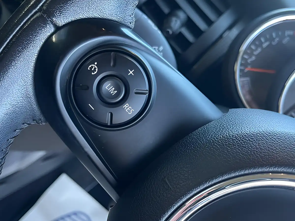 Used 2015 MINI Hatch Cooper Silver - Interior and Exterior details 11