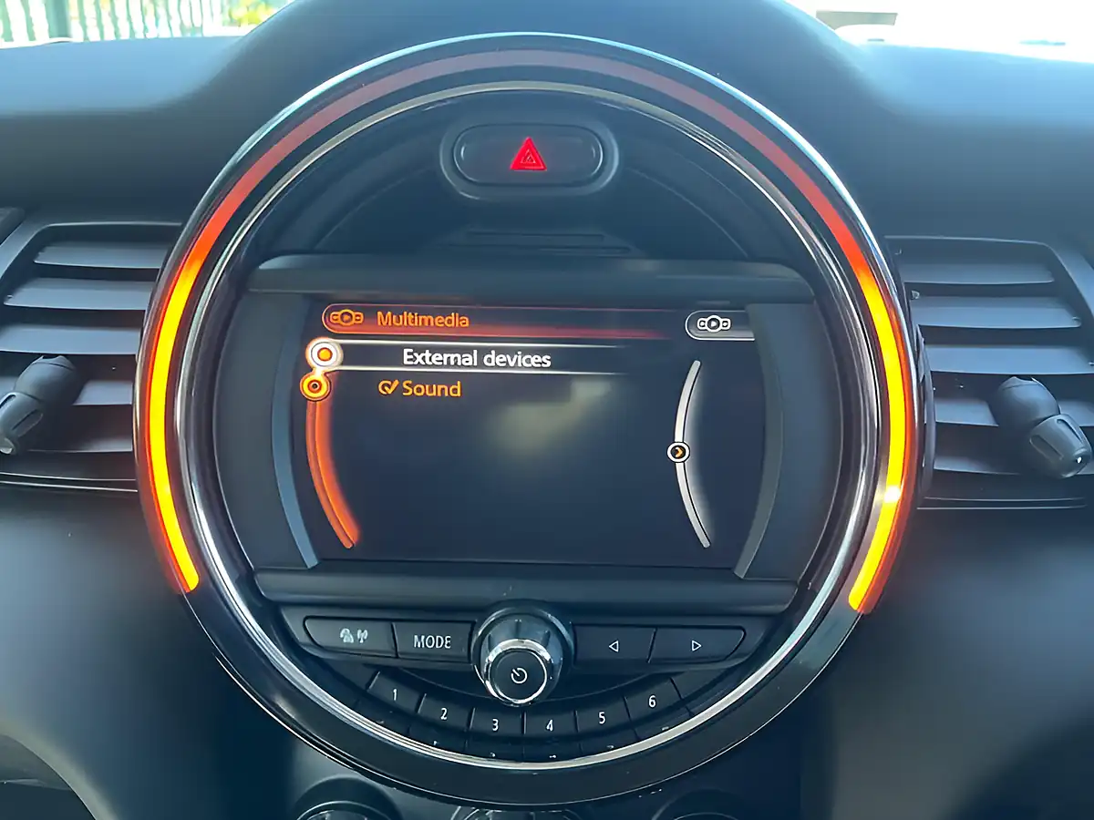 Used 2015 MINI Hatch Cooper Silver - Interior and Exterior details 12
