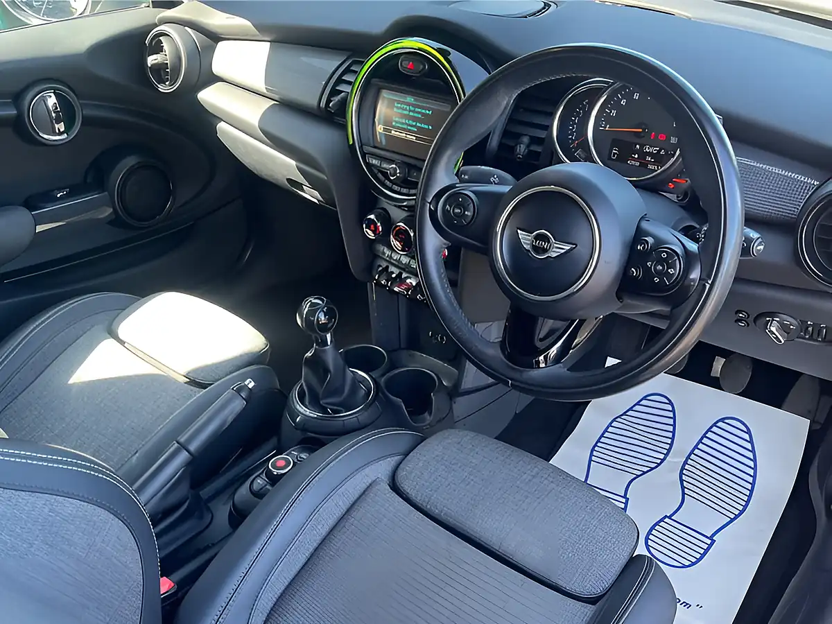 Used 2015 MINI Hatch Cooper Silver - Interior and Exterior details 15