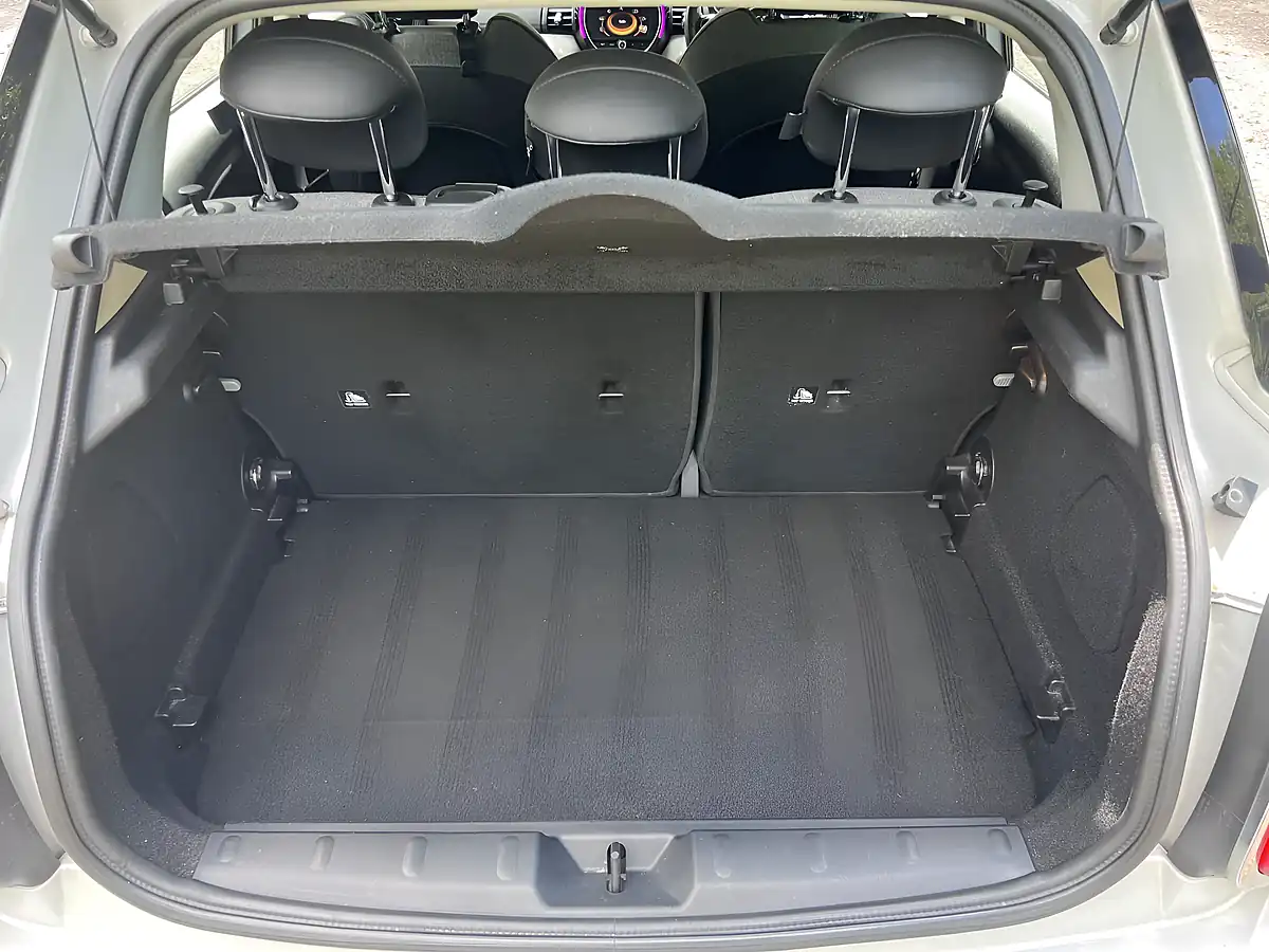 Used 2015 MINI Hatch Cooper Silver - Interior and Exterior details 11